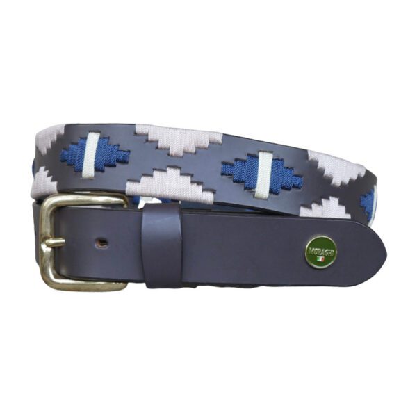 Bruine poloriem met koperen gesp en waxgaren in navy, wit en licht rose.