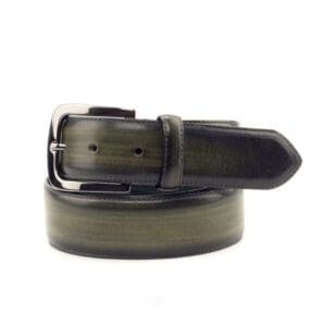 Riem met groen patina kalfsleer en een zilverkleurige gesp.