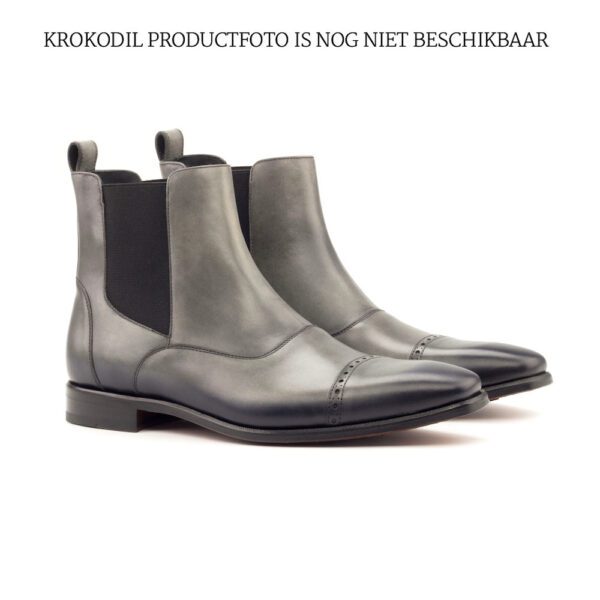 Chelsea Galway in grijs geburnished kalfsleer en zwart elastiek.