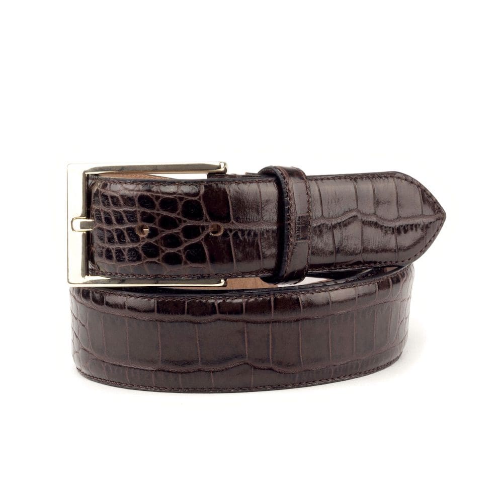 Donkerbruine kalfsleren croco riem met rechthoekige zilverkleurige gesp.