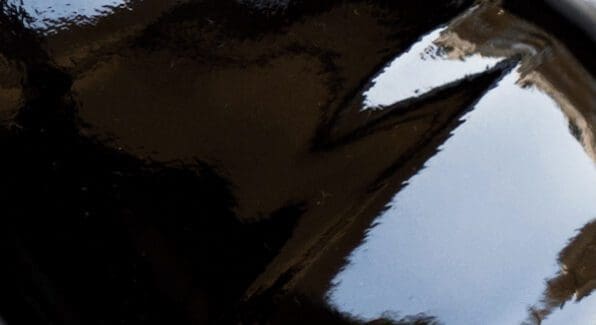 Zwart lakleer of patent leer