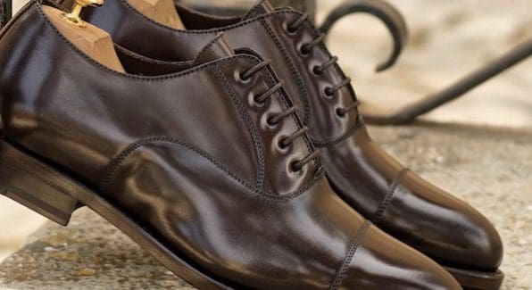 Schoenen van glanzend bruin Shell Cordovan paardenleer.