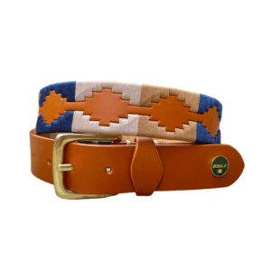 Cognac kleurige poloriem met donkerblauw, lichtbruin en beige draad