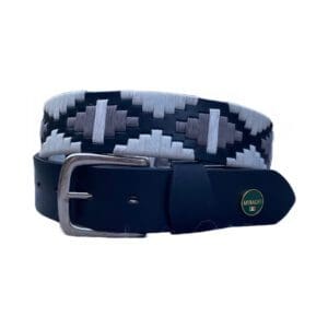 Zwarte polo riem met een nikkel gesp. Wax garen in grijs en wit.