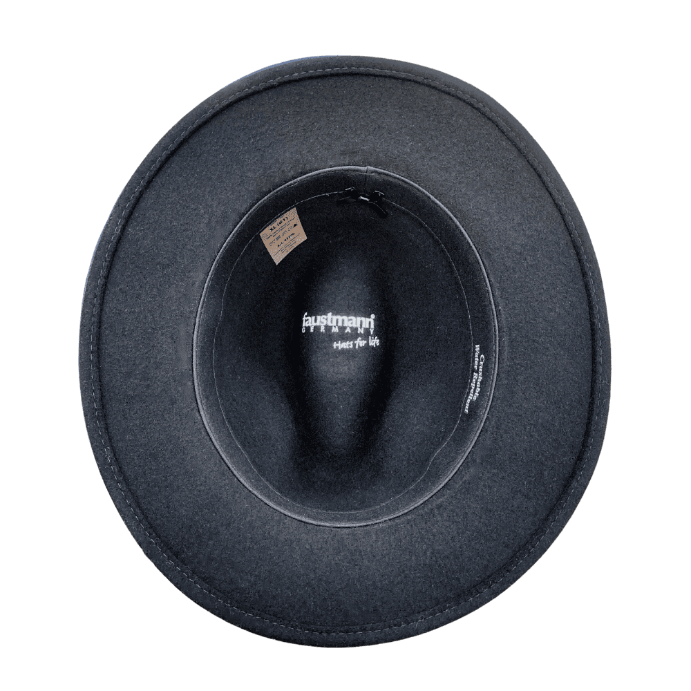 Binnenkant zwarte fedora hoed