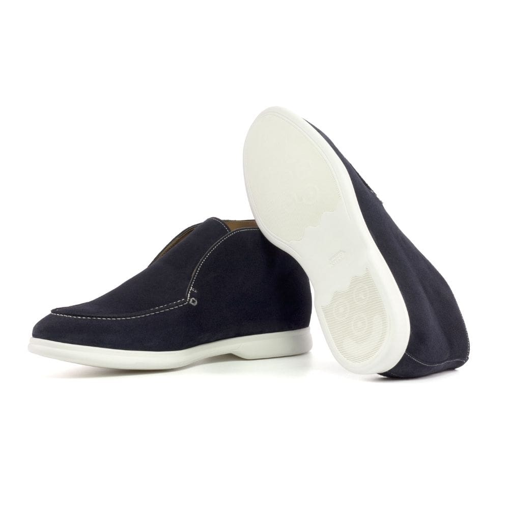 Flexibele enkelhoge donkerblauw suede schoen met sportieve witte zool