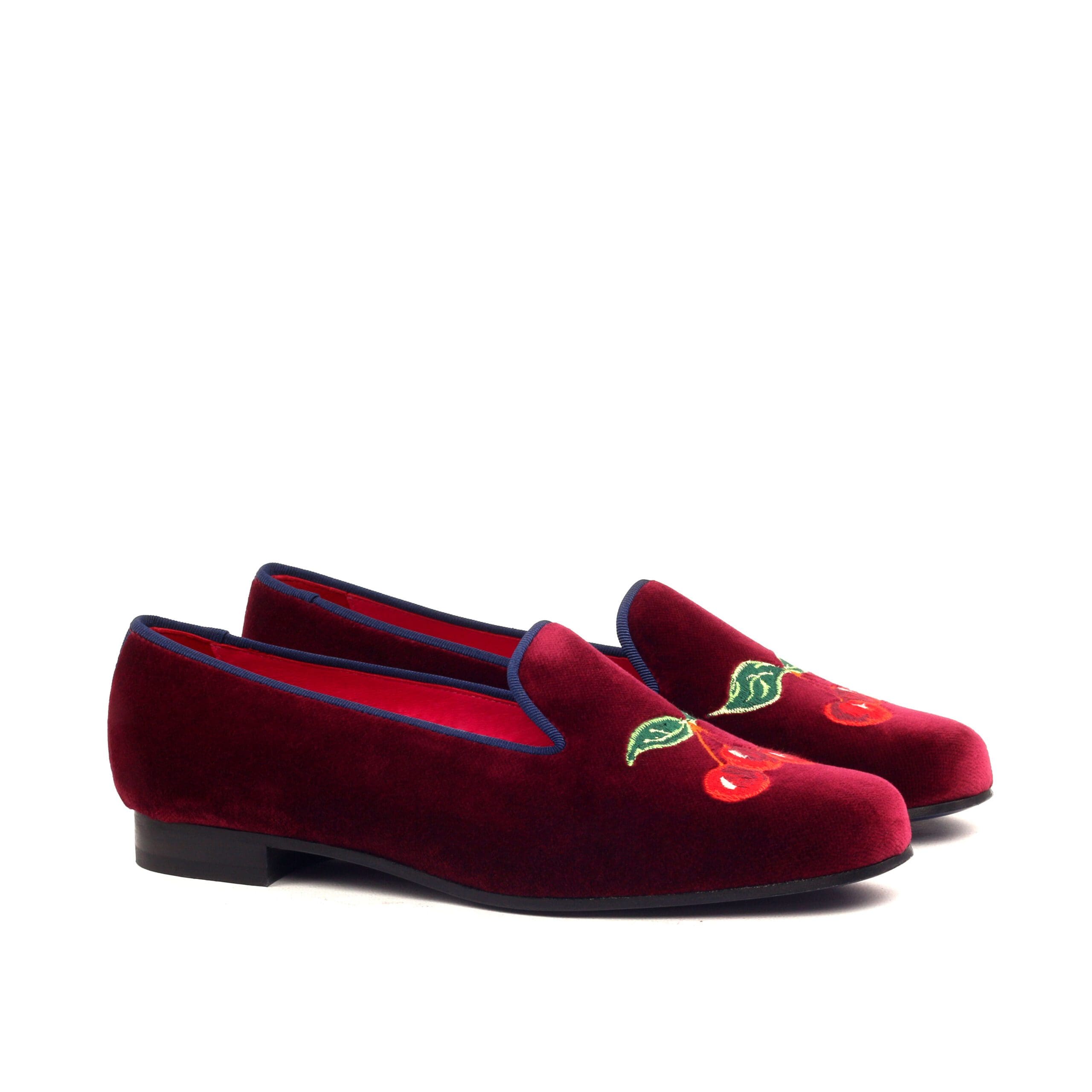 rood fluweel slippers met geborduurde kersen