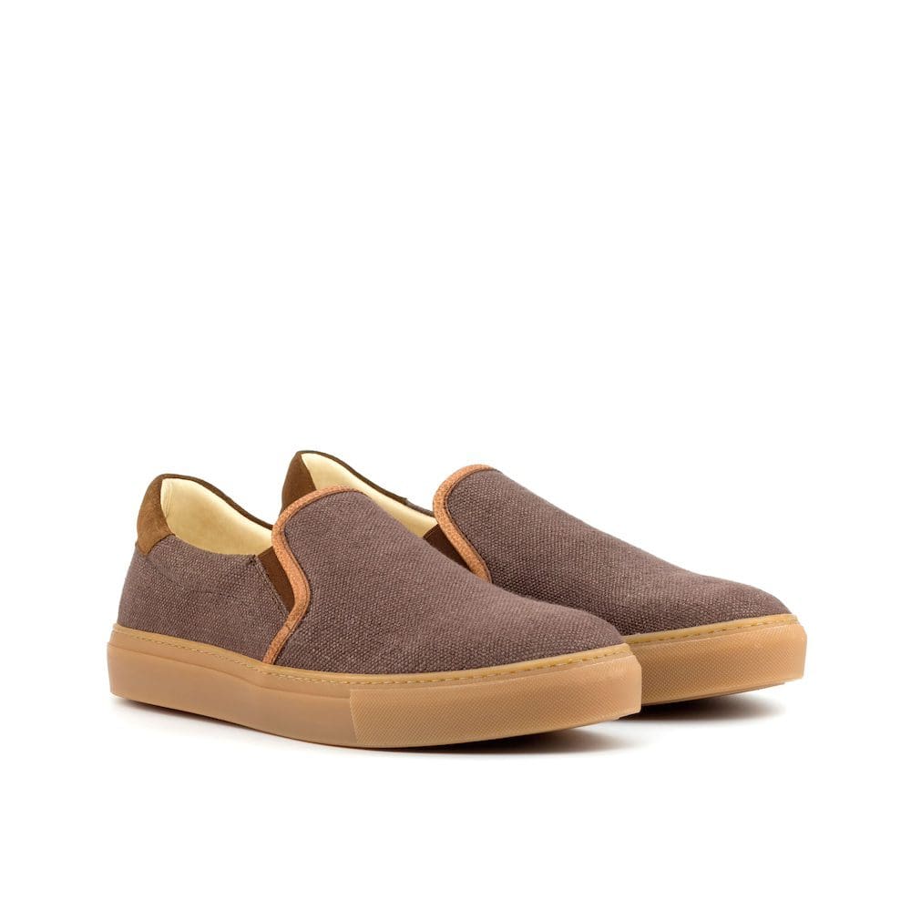 slip on in bruin linnen met suede detail in bruin