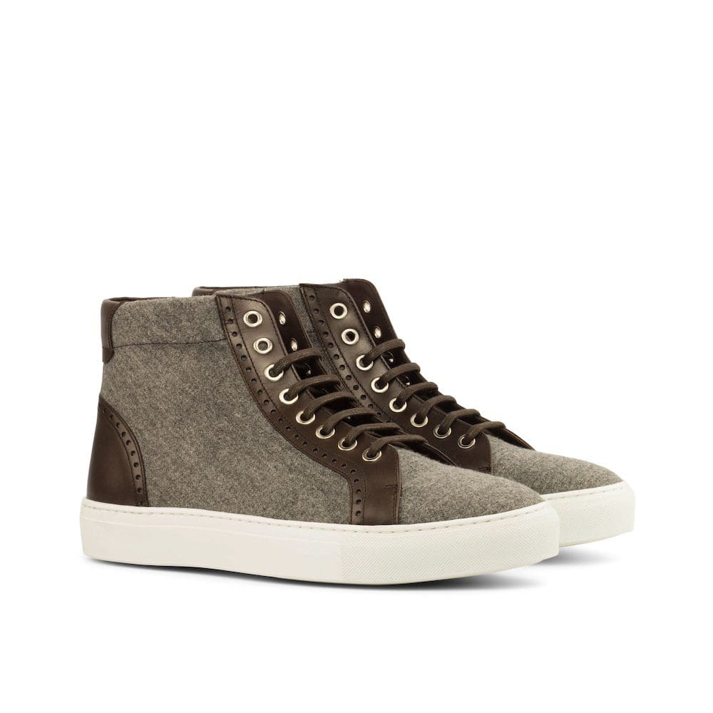 enkel hoge sneaker in grijs flanel met donker bruin leer accent