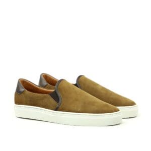 Slip on in medium bruin suede met donkerbruine rand