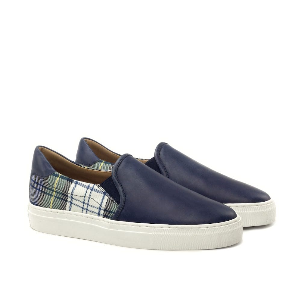 Slip on in blauw kalfsleer met stoffen achterkant