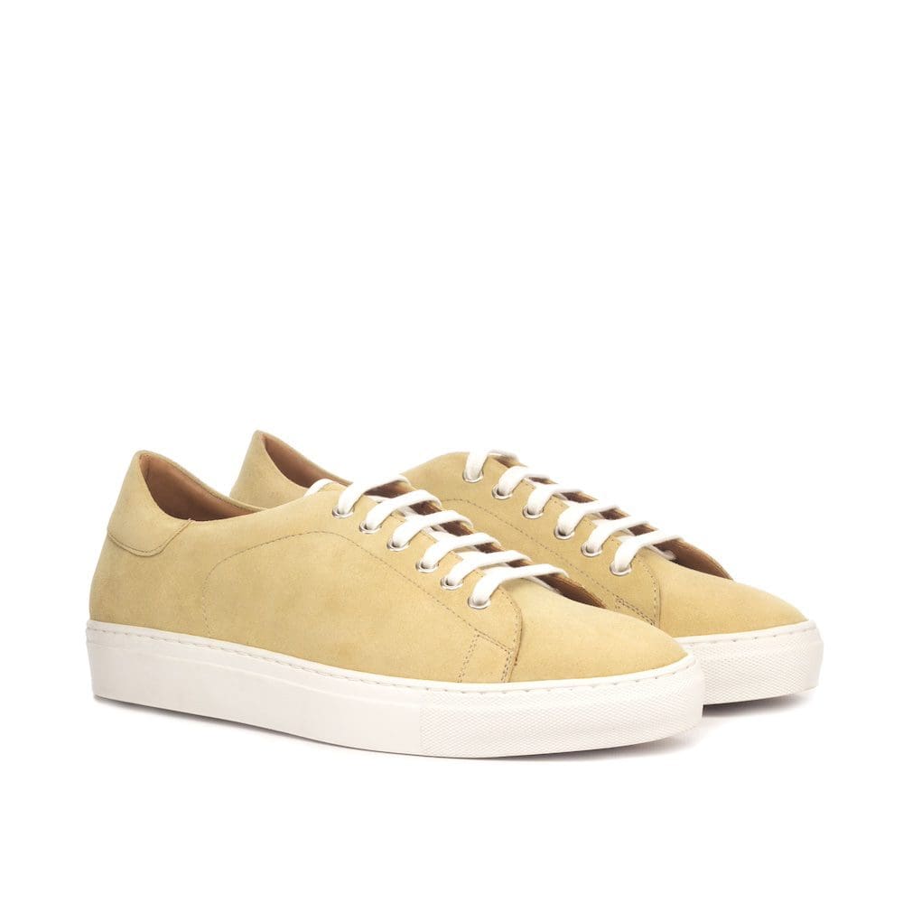 lage sneaker in zand kleur suede