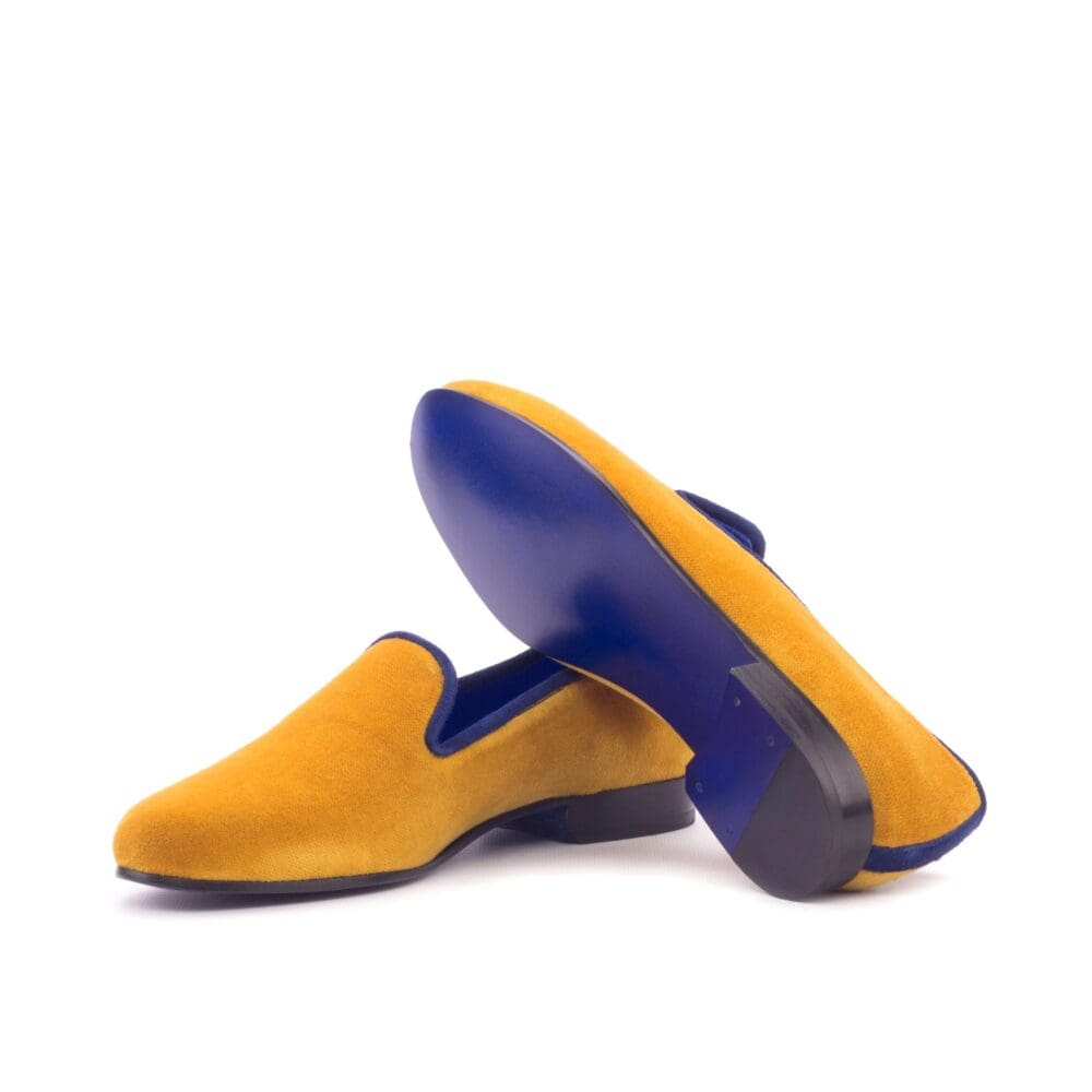 Geel fluwelen slippers met donkerblauwe bies en zool